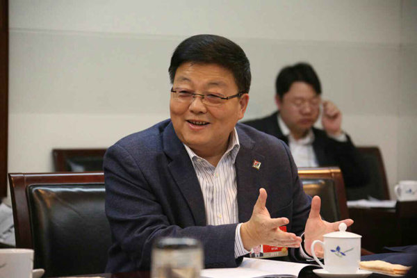肖伟接受《人民日报》采访：进一步改进药品集中采购管理机制