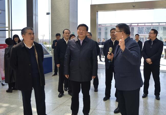 省委书记娄勤俭莅临Z6·尊龙凯时「中国」官方网站药业视察调研